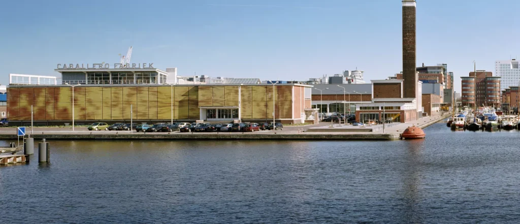 Caballero-fabriek-aan-het-water